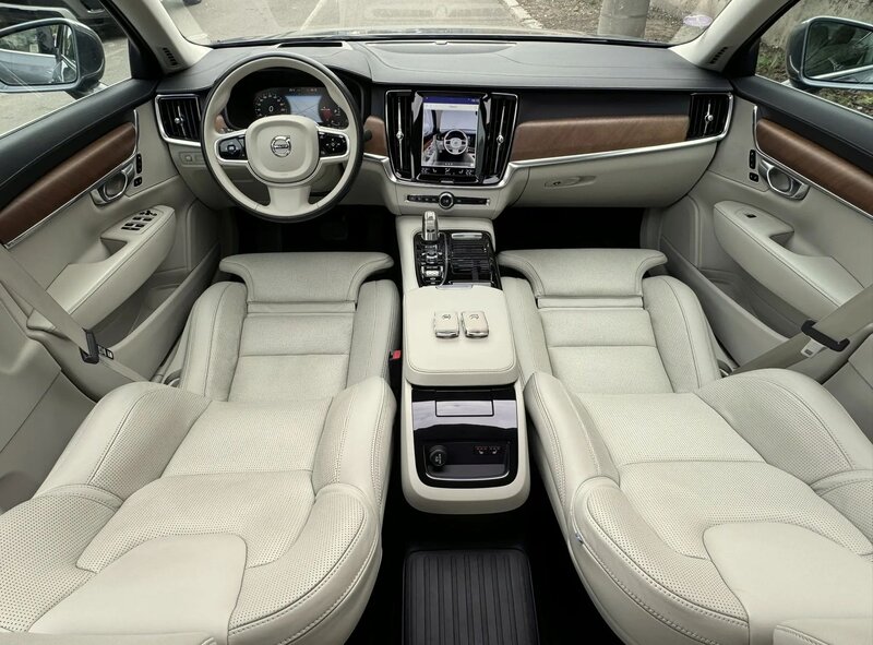 Volvo S90